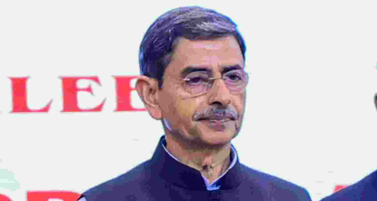 TN Guv urges students to chant 'Jai Shri Ram', faces flak TN Guv urges students to chant 'Jai Shri Ram', faces flak