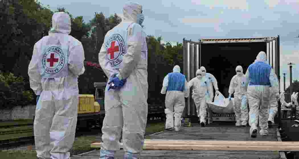 Russian officials oversee the transfer of bodies across the frontline under a prisoner exchange deal with Ukraine, as part of a humanitarian arrangement agreed during talks in Istanbul earlier this month. Russian officials oversee the transfer of bodies across the frontline under a prisoner exchange deal with Ukraine, as part of a humanitarian arrangement agreed during talks in Istanbul earlier this month.