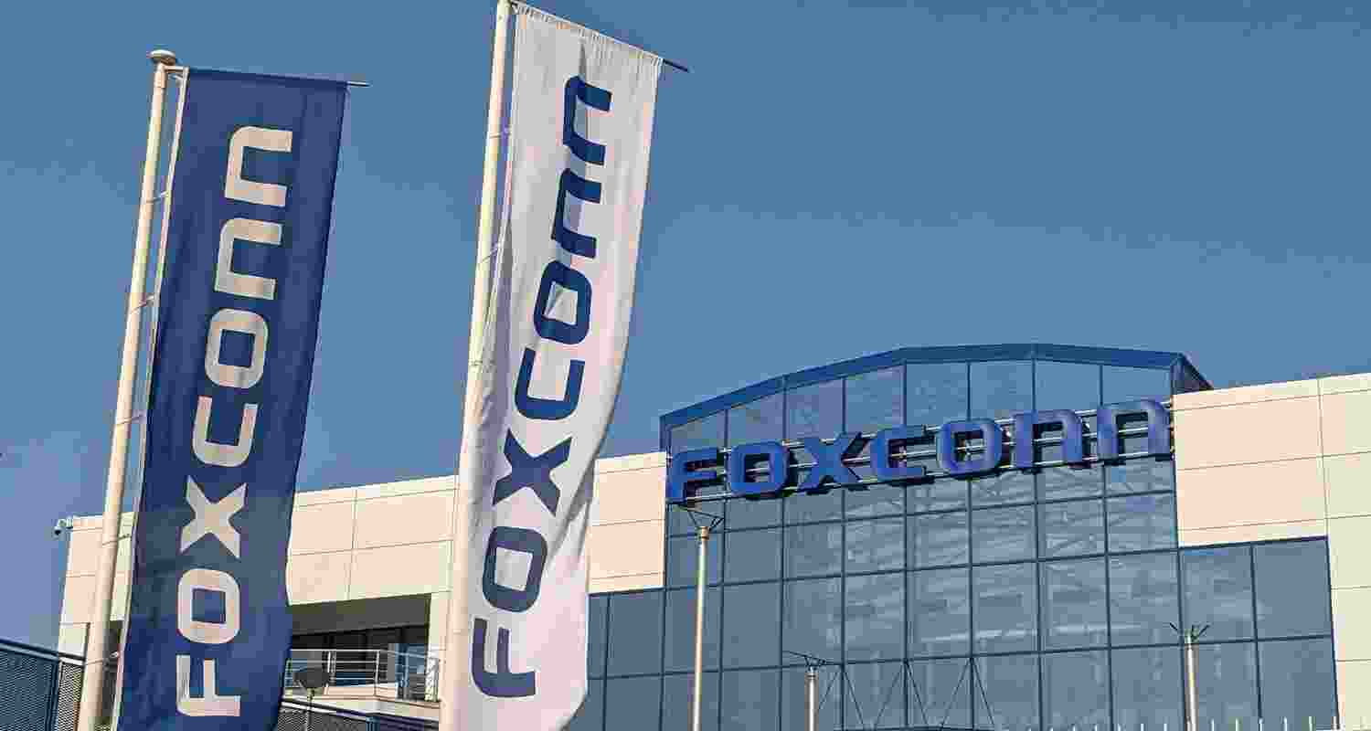 Foxconn Eyes 300 Acres for Noida Plant Expansion. Foxconn Eyes 300 Acres for Noida Plant Expansion.