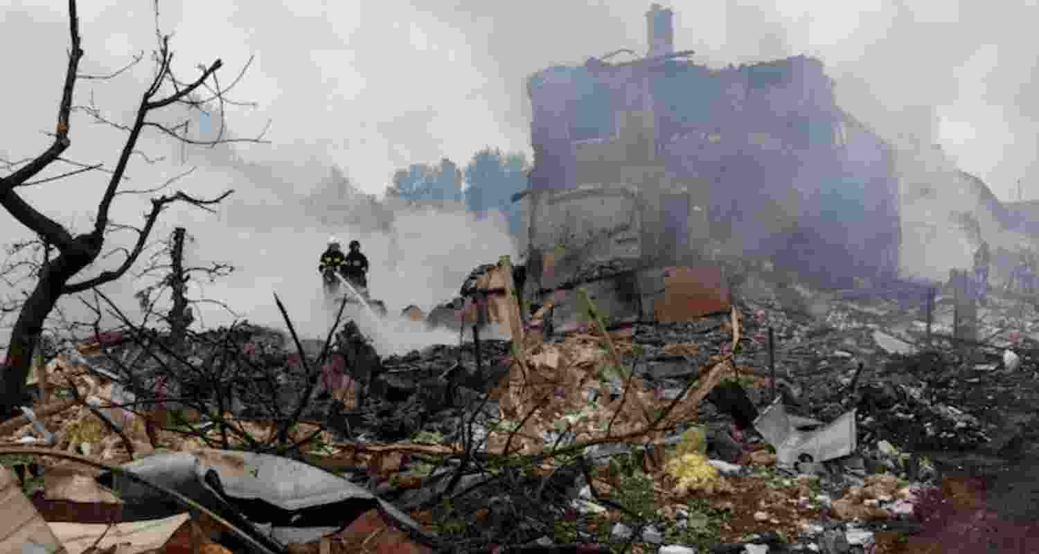 Sweeping Russian assault pounds Ukraine overnight. Sweeping Russian assault pounds Ukraine overnight.