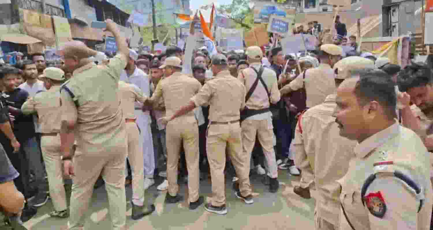 Police crack down on anti-Waqf protesters in Assam Police crack down on anti-Waqf protesters in Assam